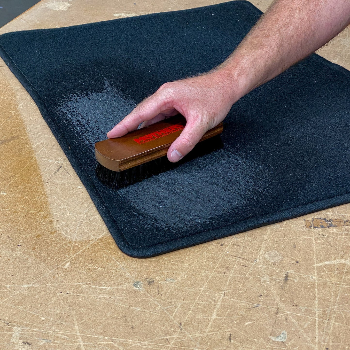 INTERIOR CARPET & UPHOLSTERY BRUSH